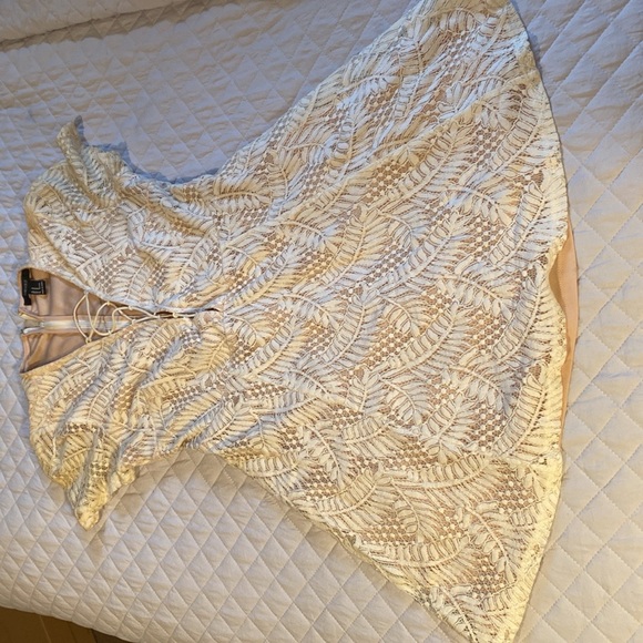 Forever 21 Dresses & Skirts - This a beautiful dress worn once size medium